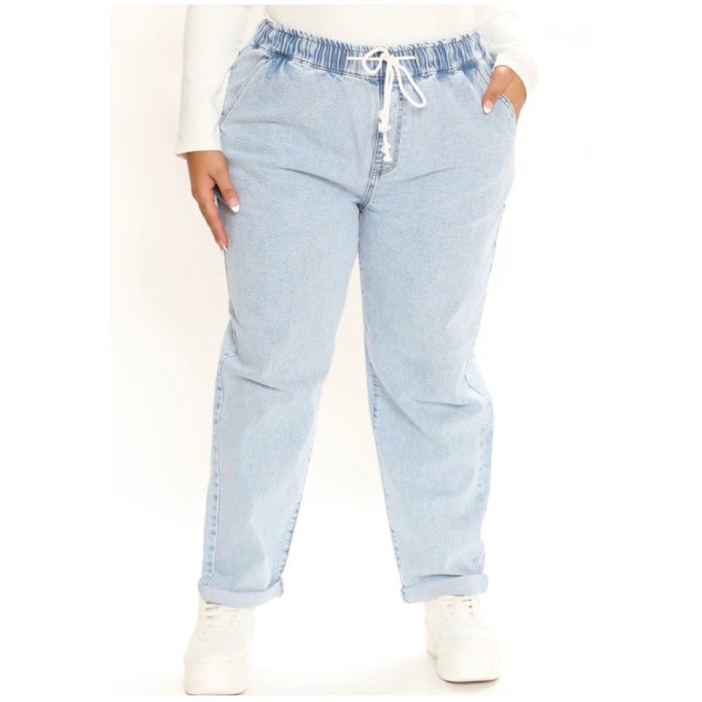 🔵 PLUS Fashion Nova- Jogger Jeans